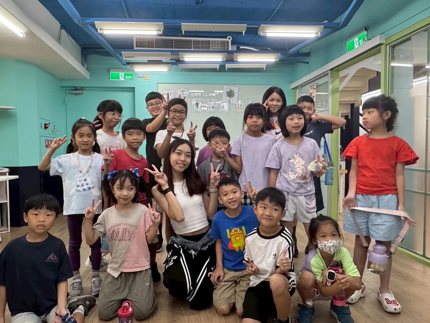 Jet English students enjoying a classroom activity / Jet English 學生開心參與課堂活動